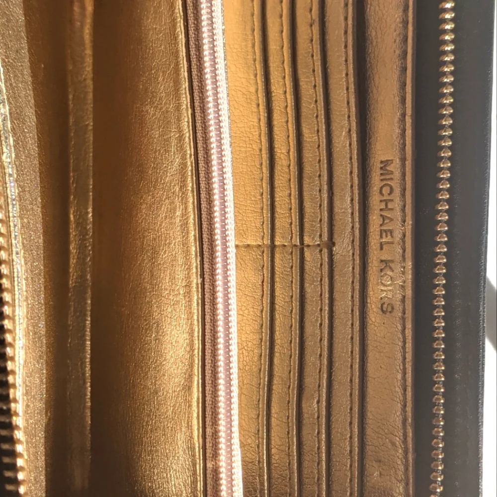Michael Kors Black Soft Leather Evening Purse. Built in wallet inside. Like New - Picture 1 of 7